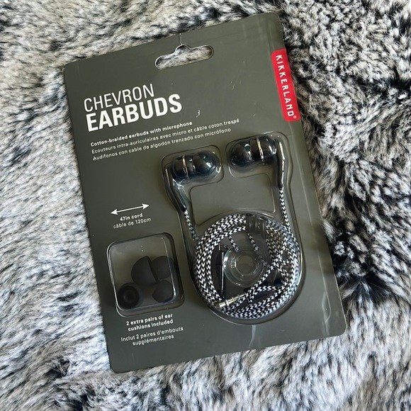 Earbuds - Picture 1 of 4